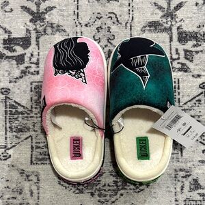 Women’s Wicked Slippers Size 6 NWT